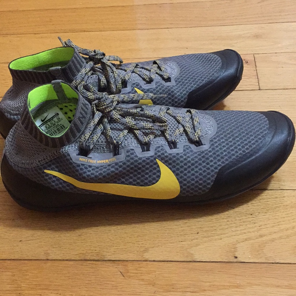 Nike Women's 616254 Ankle-High Running Shoe